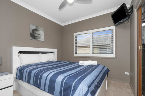 Calypso, Unit 5 - The Entrance - Tourism Townsville 3
