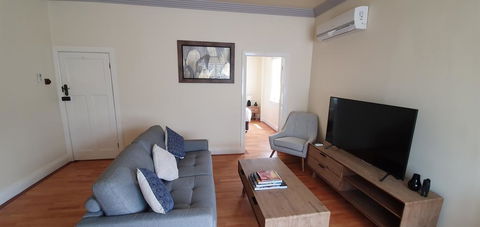 Canungra Hotel - Tourism Townsville 3