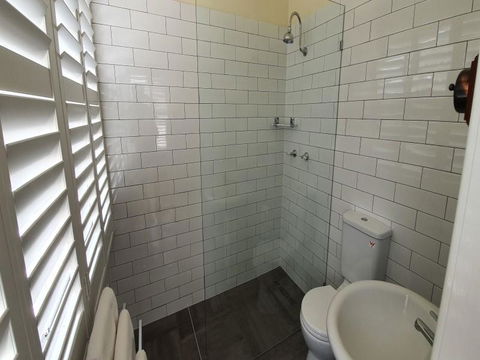Canungra Hotel - Tourism Townsville 1