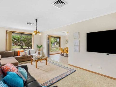 CAPEL Family Home, Large Yard, Close To Beach - Tourism Townsville 3