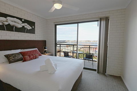 Capri Apartments - Tourism Townsville 2
