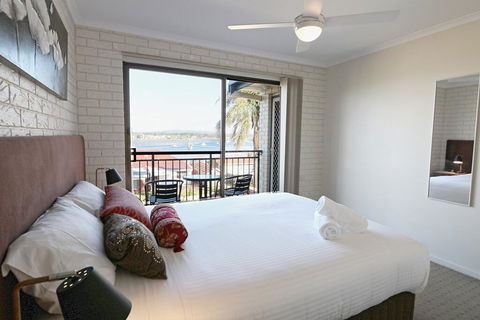 Capri Apartments - Tourism Townsville 1