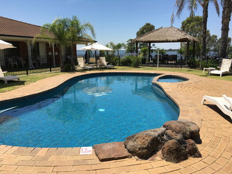 Capricorn Motor Inn - Tourism Townsville 0