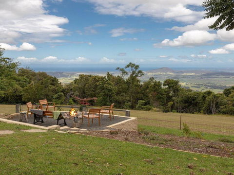 Captain's Lookout - Elevated Ocean Views, Rural Stay - Tourism Townsville 0