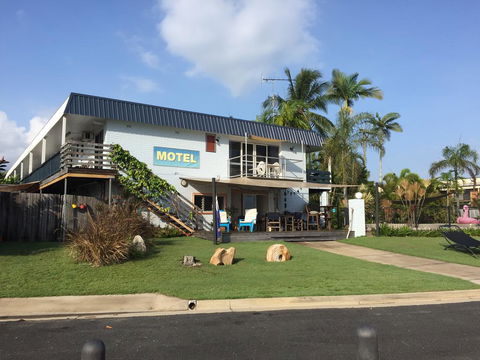 Cardwell Beachfront Motel - Tourism Townsville 0