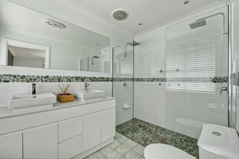 Carroll Ave 39 Mollymook - Tourism Townsville 2