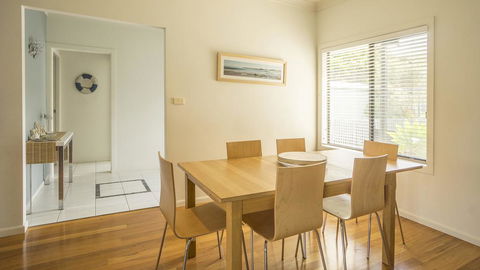 Carroll Ave 76 - Tourism Townsville 0