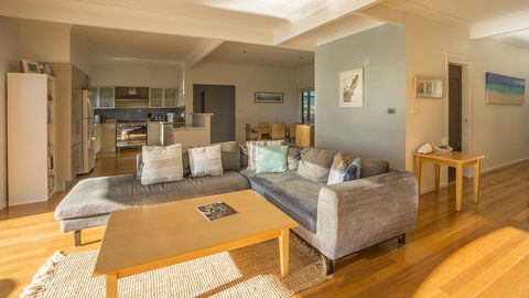 Carroll Ave 76 - Tourism Townsville 1