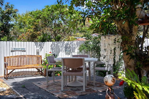 Carroll Ave 85 Mollymook - Tourism Townsville 2
