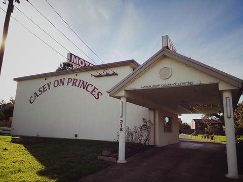 Casey On Princes Motel - Tourism Townsville 0