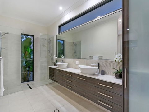 Castaways - Palm Cove - Tourism Townsville 2