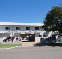 Castle Crest Motel - Tourism Townsville