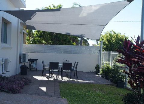 Castle Crest Motel - Tourism Townsville 1