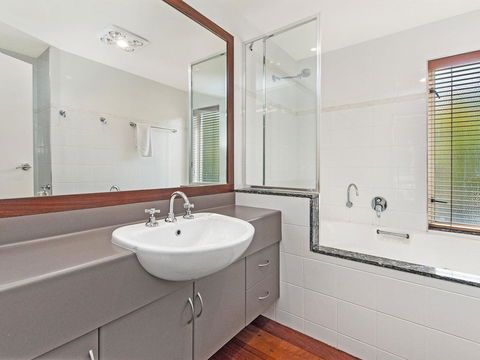 CASTWOOD VILLA No. 1 - Tourism Townsville 3