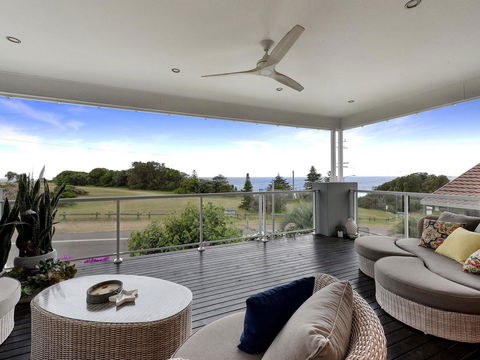 Caves Luxury Beachside Escape - Literally Across The Road From Surf Club - Tourism Townsville 0