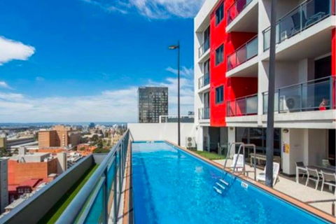 CENTRAL CBD EXEC STUNNING VIEW WIFI NETFLIX WINE - Tourism Townsville 0