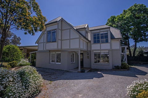 Chapel Island Retreat - Tourism Townsville 0