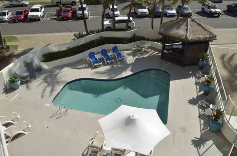 Chateau Royale Beach Resort - Tourism Townsville 3