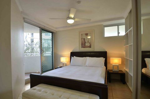 Chateau Royale Beach Resort - Tourism Townsville 2