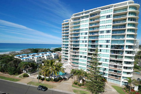 Chateau Royale Beach Resort - Tourism Townsville 0