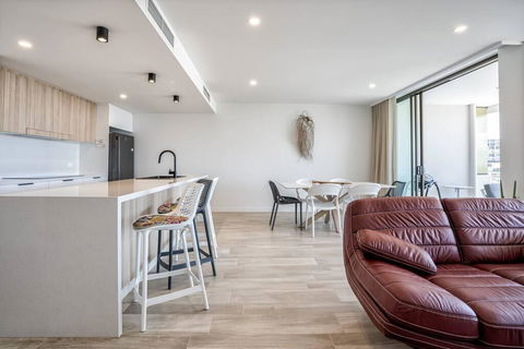 Chic Getaway At The Cosmopolitan Cotton Tree - Tourism Townsville 1