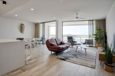 Chic Getaway At The Cosmopolitan Cotton Tree - Tourism Townsville 0