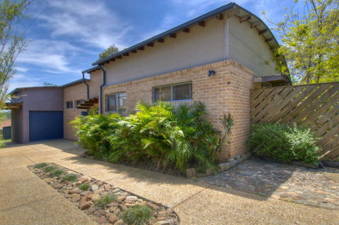 Chriscross Retreat 9 Cross Street - Tourism Townsville 1