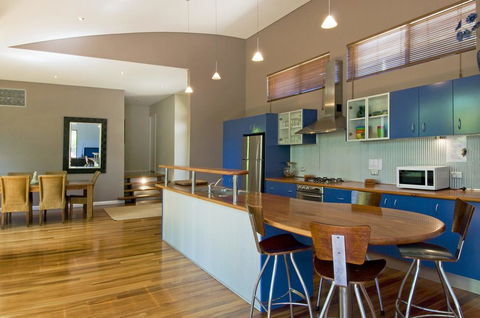 Chriscross Retreat 9 Cross Street - Tourism Townsville 0