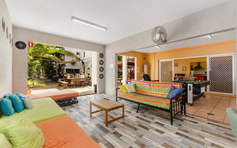 Civic Guesthouse - Tourism Townsville 0