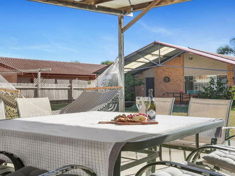 Cleveland Place - Walk To Beach And Shops - Tourism Townsville 0