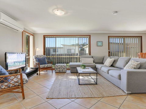 Cleveland Place - Walk To Beach And Shops - Tourism Townsville 1