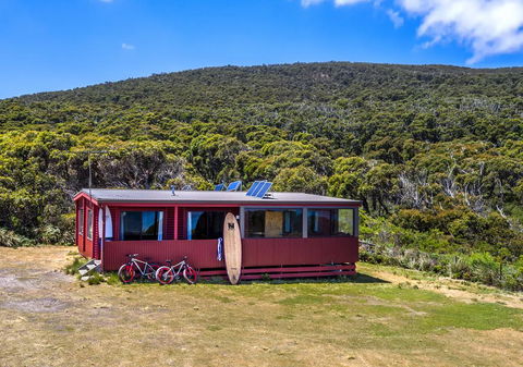 Cloudy Bay Cabin - Tourism Townsville 1