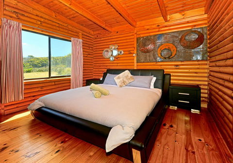 Cloudy Bay Cabin - Tourism Townsville 3