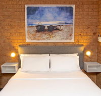 Coast Inn Motel - Tourism Townsville