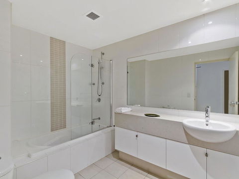 Coast Luxury Apartment 3 - Tourism Townsville 1