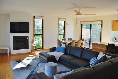 COASTAL BEAUTY ON BRUCE - Tourism Townsville 3