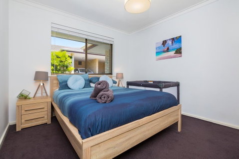 Coastal Convenience! Walk To The Shops & Cafes... - Tourism Townsville 1