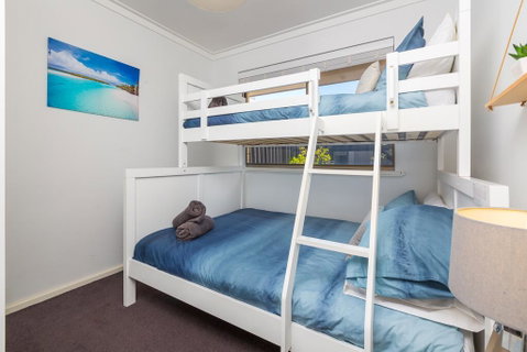 Coastal Convenience! Walk To The Shops & Cafes... - Tourism Townsville 2