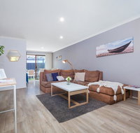 Coastal convenience Walk to the shops  cafes... - Tourism Townsville