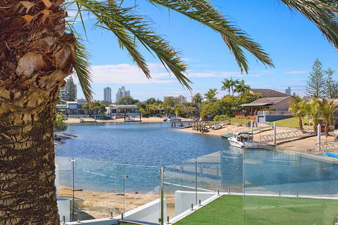 Coastal Elegance - Tourism Townsville 1