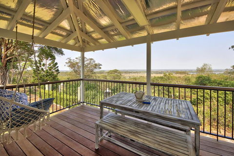 Coastal Hideaway - Tourism Townsville 3