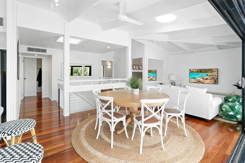 Coastal Luxe In Little Cove, Noosa Heads - Tourism Townsville 3