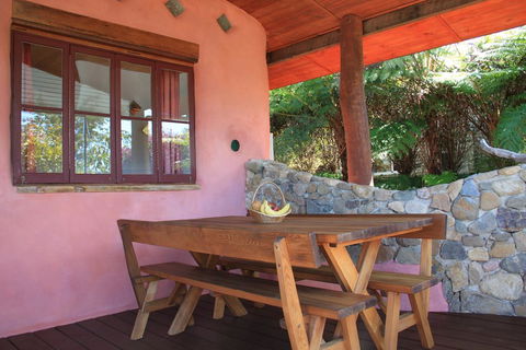 Cobhearthome - Tourism Townsville 3