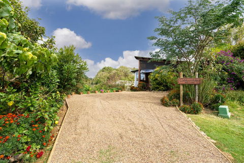 Cobhearthome - Tourism Townsville 1