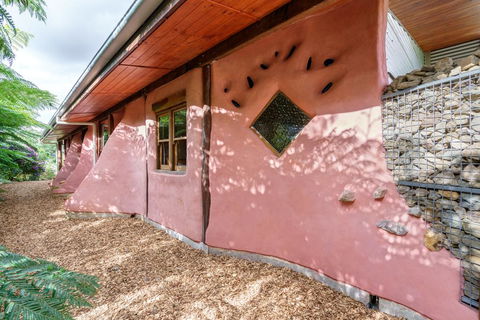 Cobhearthome - Tourism Townsville 0