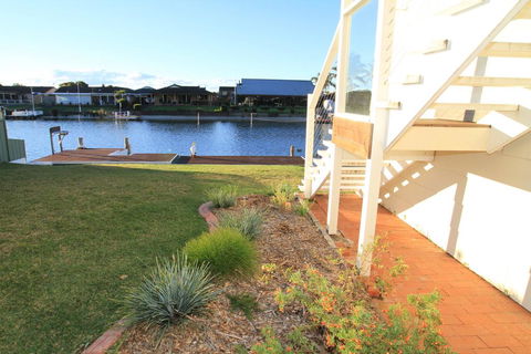 Cockatoo House - Tourism Townsville 1