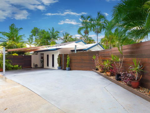 Coconut Blue Front - Palm Cove - Tourism Townsville 1