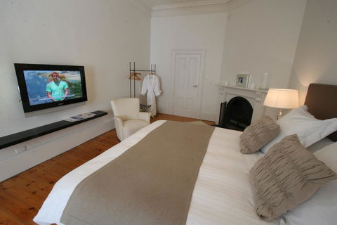 Colhurst House - Tourism Townsville 0