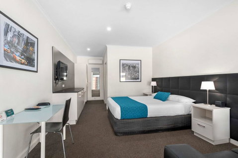 Comfort Inn & Suites Manhattan - Tourism Townsville 0