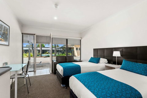 Comfort Inn & Suites Manhattan - Tourism Townsville 3